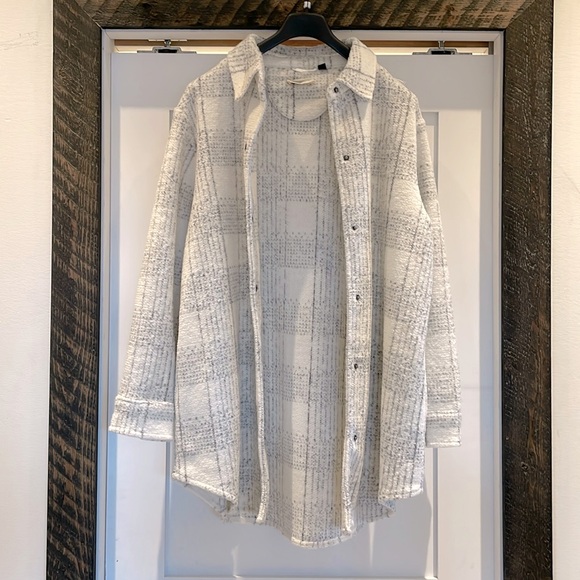 White plaid shaket - Picture 1 of 2